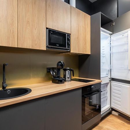 Lienes Iela Gem 1Br Apartment With Fireplace In Historic Unesco Center Riga Kültér fotó