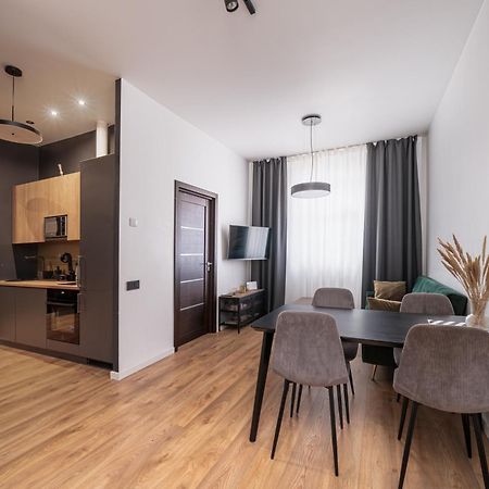Lienes Iela Gem 1Br Apartment With Fireplace In Historic Unesco Center Riga Kültér fotó