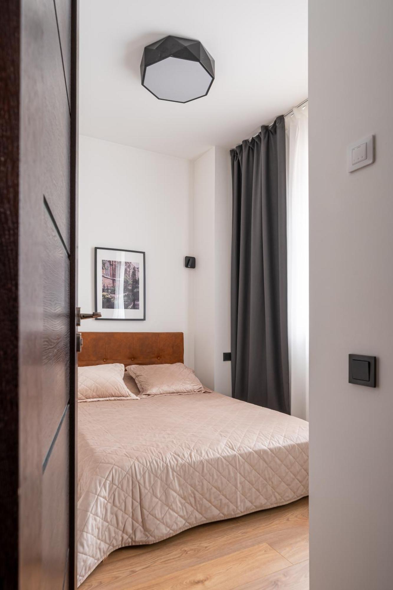 Lienes Iela Gem 1Br Apartment With Fireplace In Historic Unesco Center Riga Kültér fotó