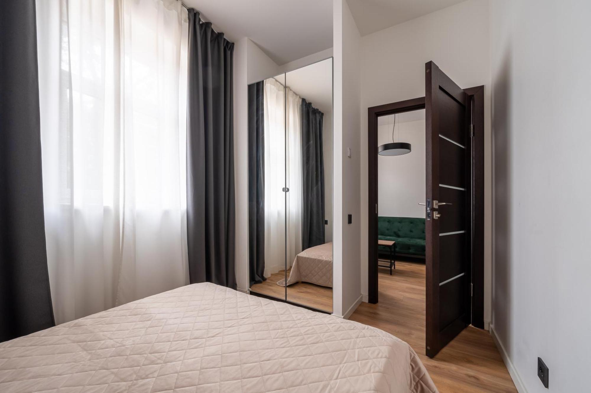 Lienes Iela Gem 1Br Apartment With Fireplace In Historic Unesco Center Riga Kültér fotó